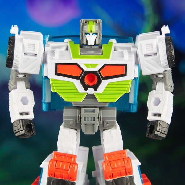 Image Of Autobot Medix Walgreens Exclusive For Transformers Legacy Evolution  (4 of 14)